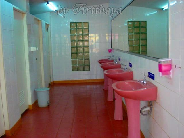 Toilet1.JPG
